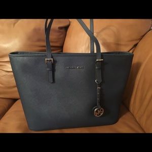 NWT Michael Kors Jet Set Travel Tote-Navy